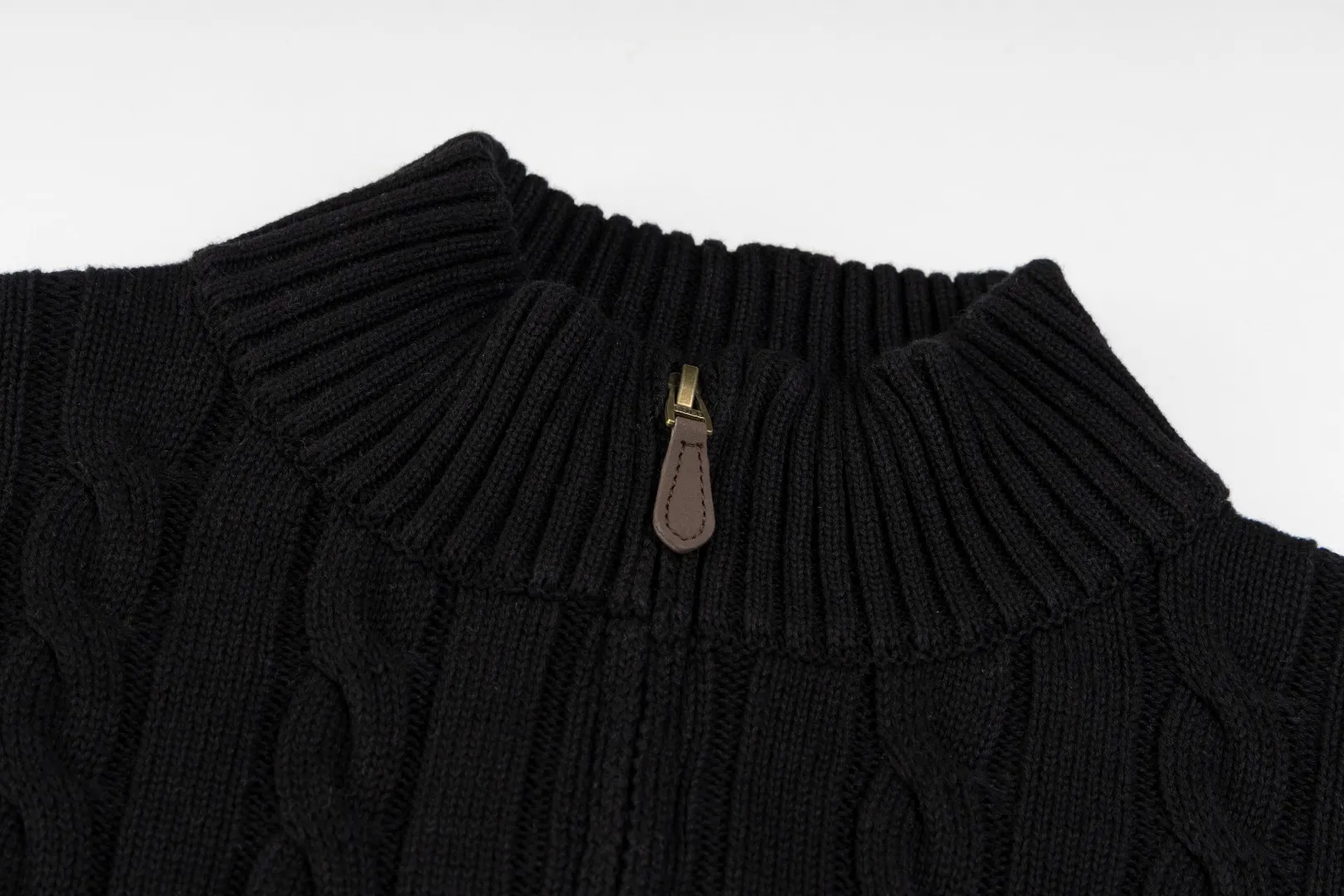 P236 #R92 RALPH LAUREN Ralph Lauren fifteen colors classic small label embroidery logo turtleneck pullover half-zip knitted cable sweater with high-density LOGO embroidery on the chest and original customized tag accessories. Made of pure cotton yarn, pure cotton is skin-friendly and comfortable, small label war horse embroidered twist turtleneck sweater 🐎 high quality, follow the blogger to learn how to wear it! Let’s buy a Ralph Lauren cable sweater. It’s a super hard-to-find series after it became popular. It’s hard to find one on the official website. It’s simple and practical to wear, with a lazy and loose feel. The thickened fabric has more texture, feels soft and delicate, and has a loose fit. Whether worn alone or layered, you can wear different styles of fashion with just one piece!   Size：XS S M L